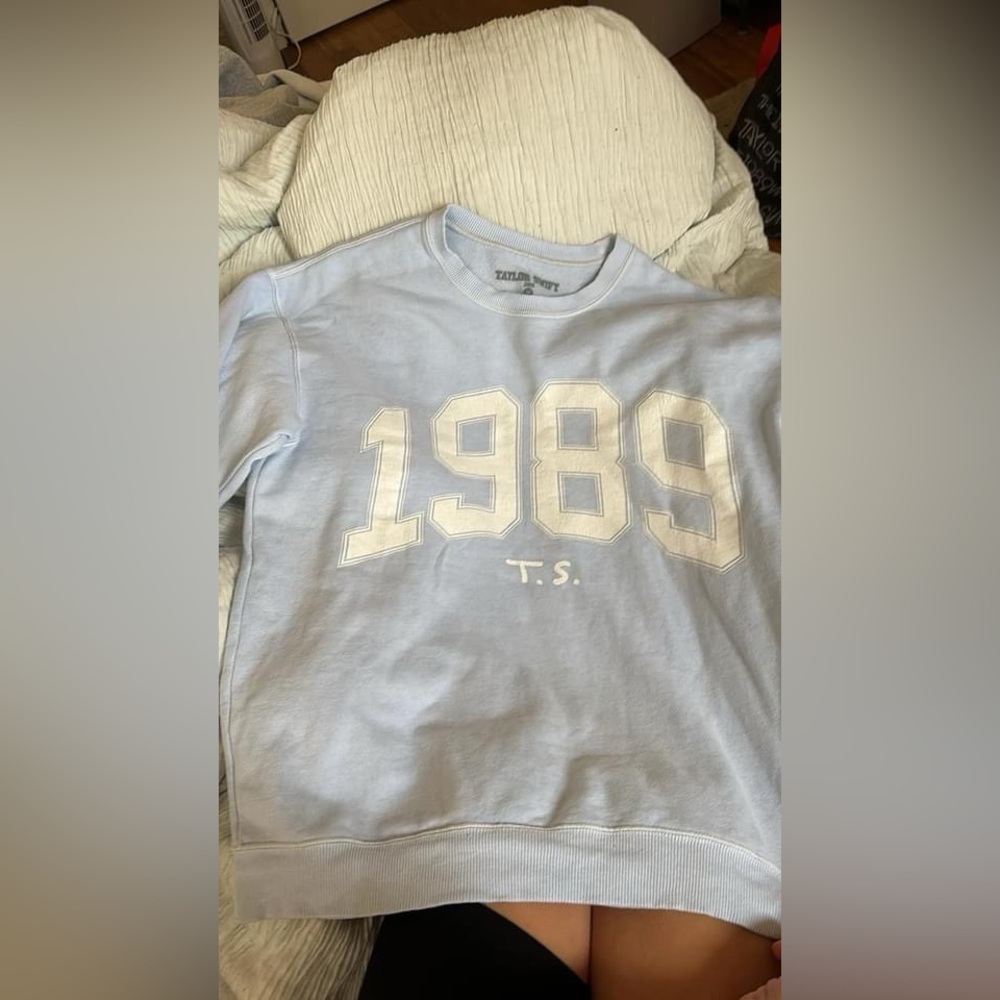 Like new worn a few times smoke free home